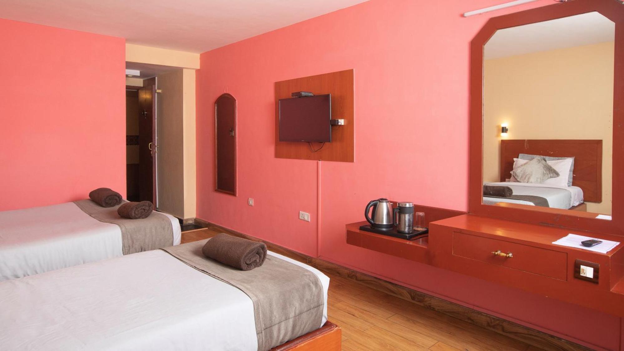 Devi Enterprises - Hotel Khems Ooty Ngoại thất bức ảnh