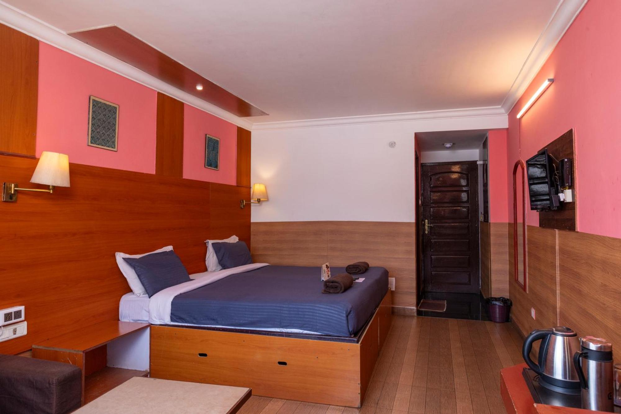 Devi Enterprises - Hotel Khems Ooty Ngoại thất bức ảnh