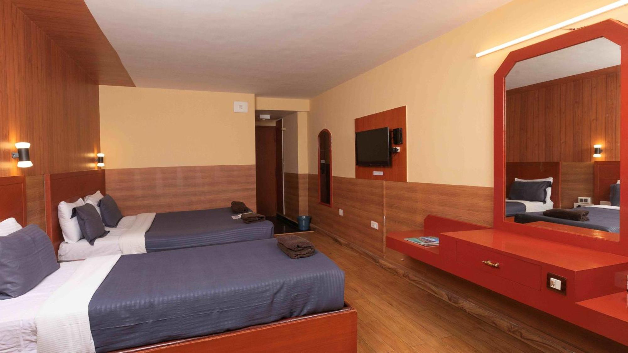 Devi Enterprises - Hotel Khems Ooty Ngoại thất bức ảnh